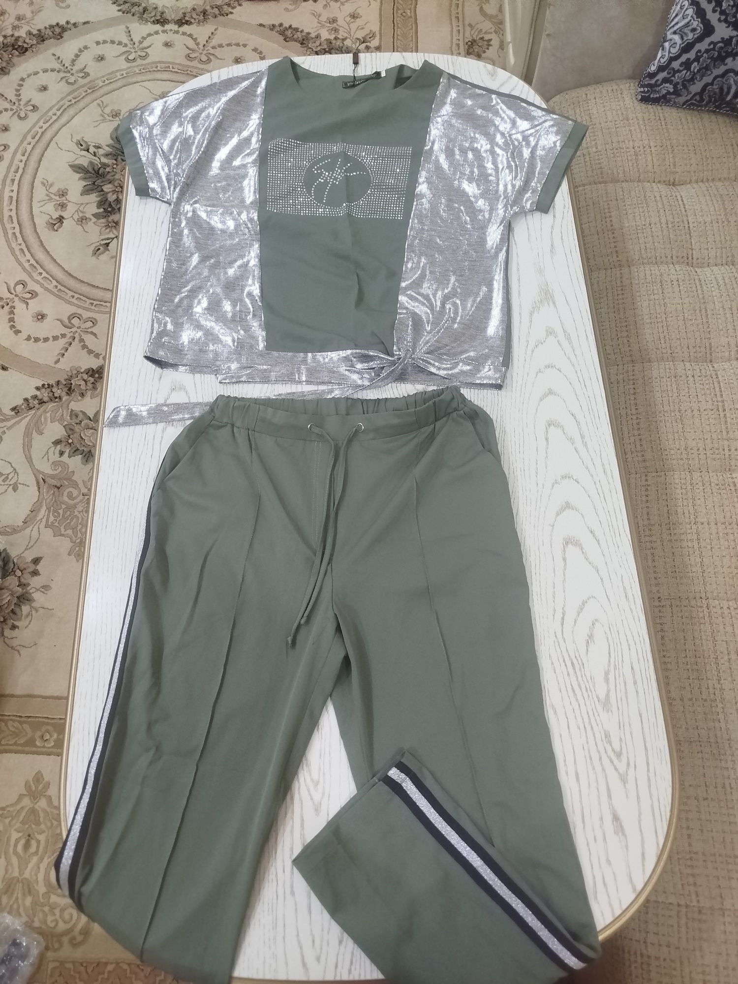 Продается куртки для девушек