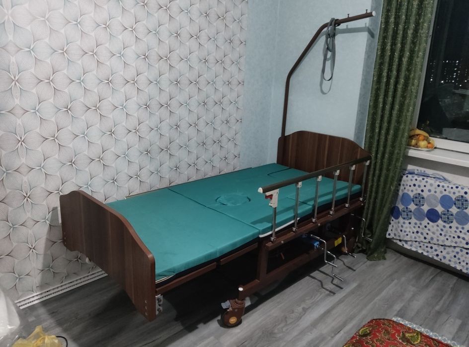функциональная медицинская кровать в хорошем состоянии