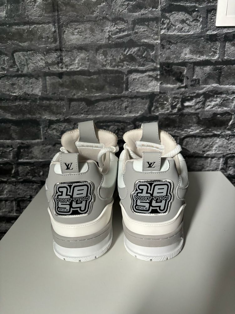 Louis Vuitton Skate Grey