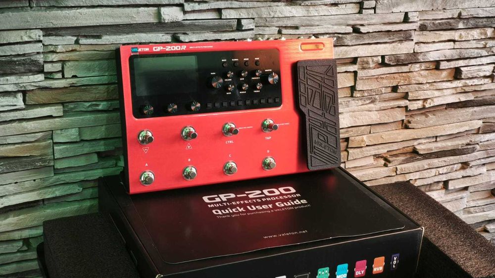 Procesor efecte chitara Valeton GP-200R - Garantie
