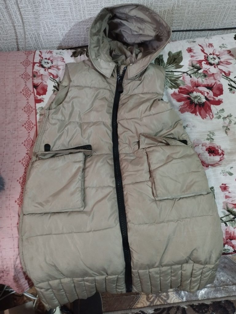 Продаётся Женская безрукавка