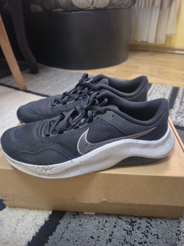 Nike legend essential 3 (нови)