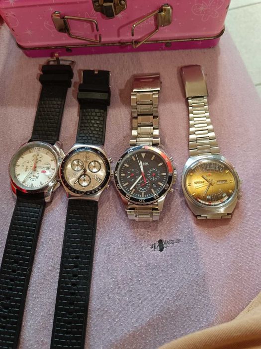 Часовници стенни и ръчни