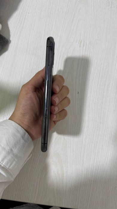 Iphone 11 pro sotiladi qora