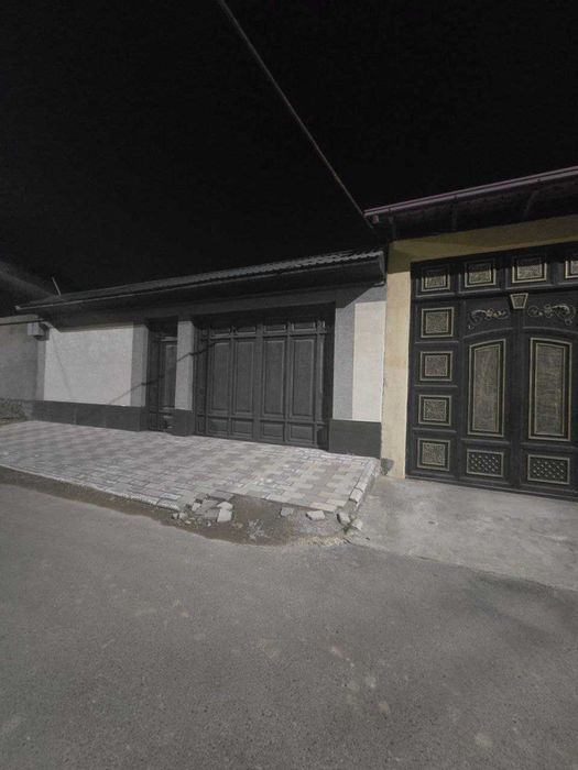 Олмоз маҳалласида замонавий, янги қурилган ховли