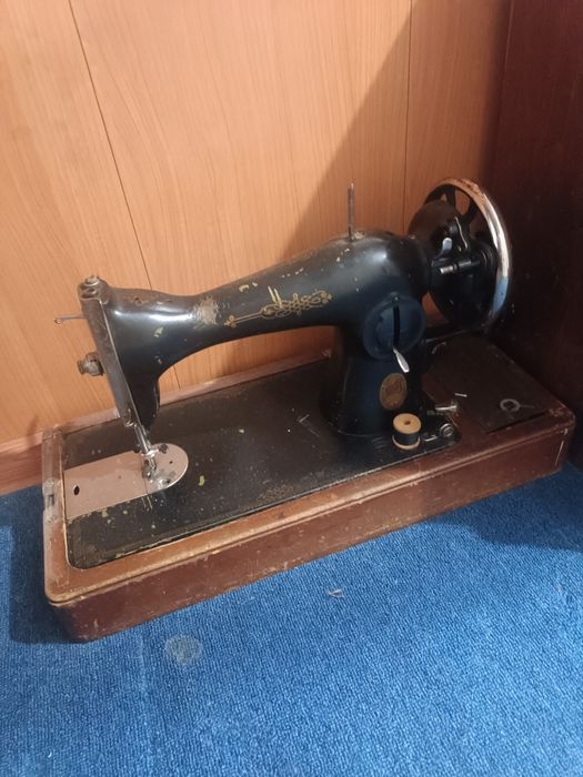 Продам ручную швейную машинку
