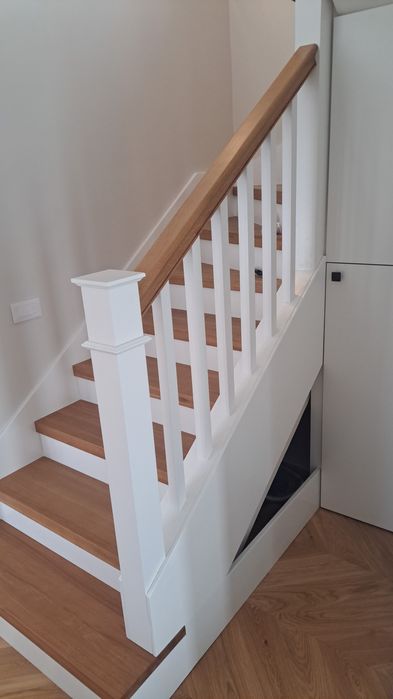 Scari interioare din lemn