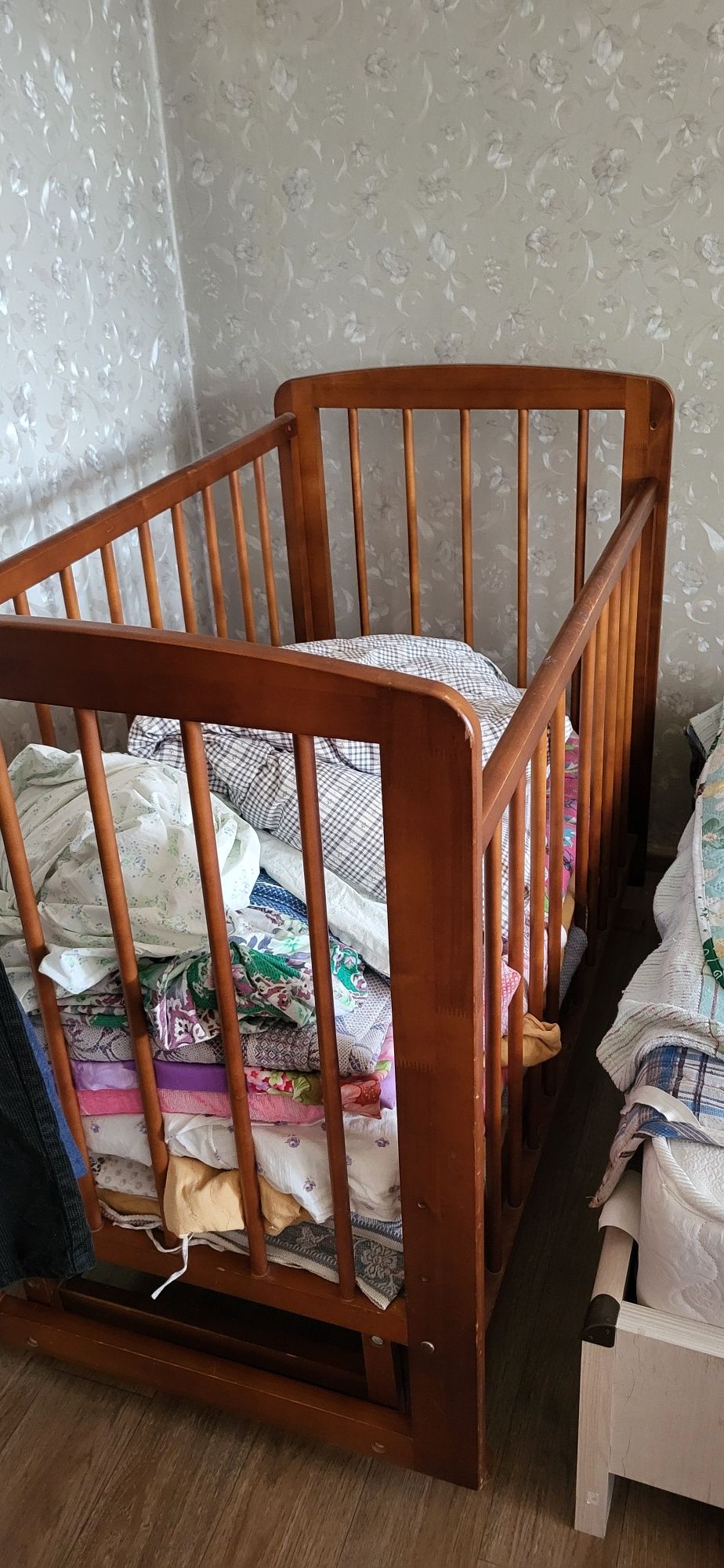 Манеж для детей из дерева.