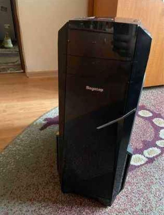 Vând unitate de gaming