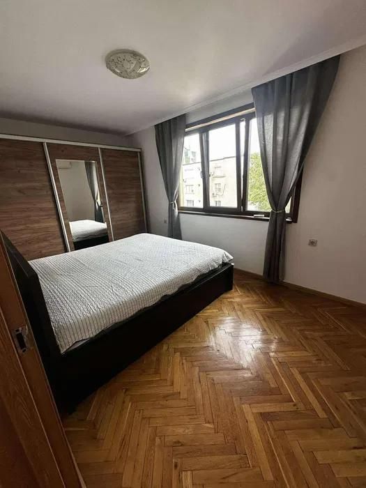 Етаж от къща, под наем, Генерали
