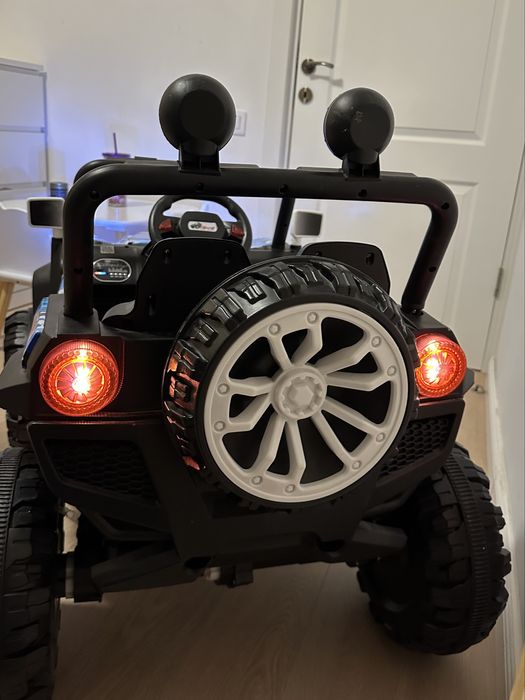 Masina 4x4, electrica pentru copii cu telecomanda