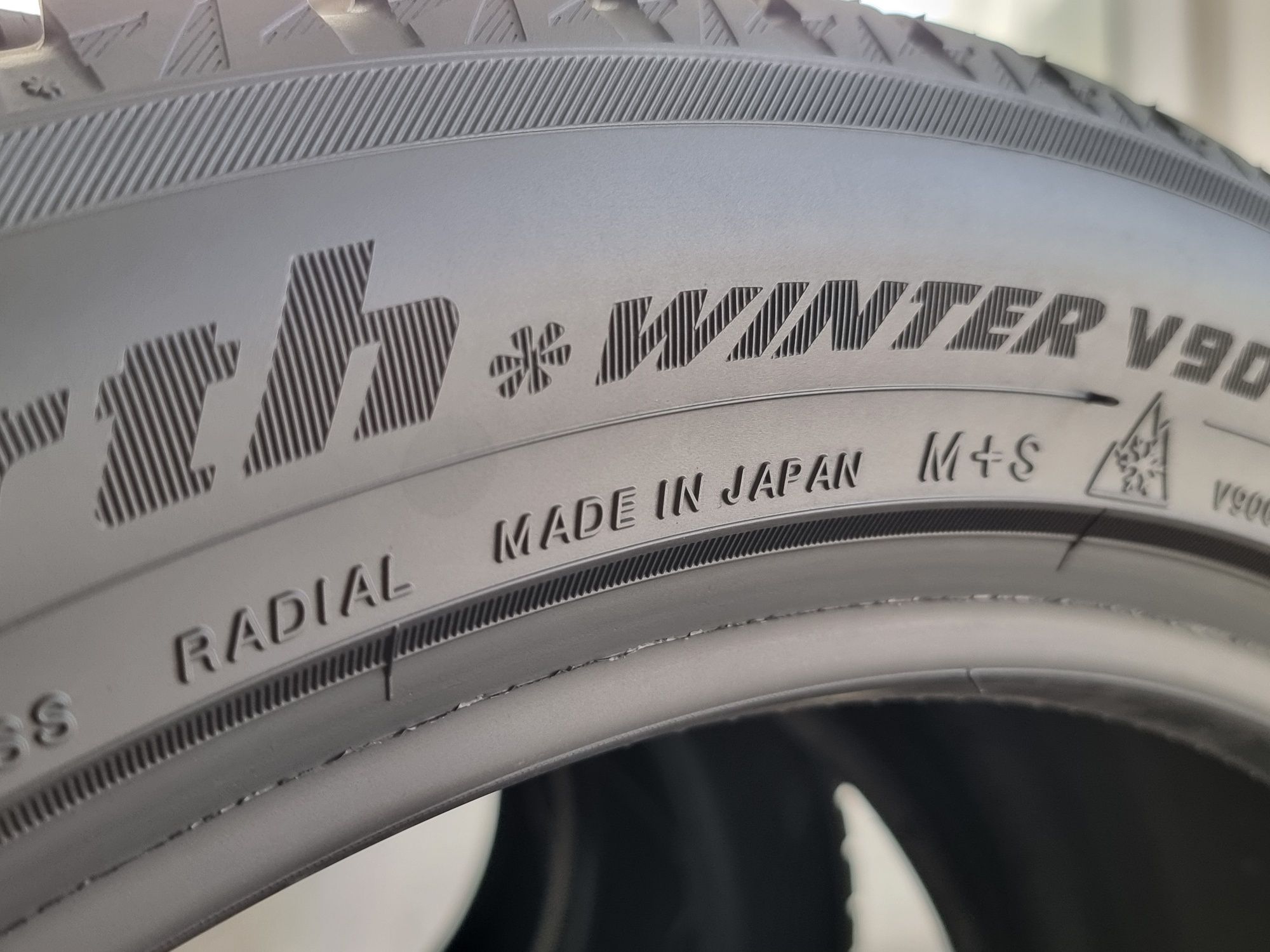 "Dot 24" 245/45/19 Yokohama 4Броя: 850лв 7.5мм