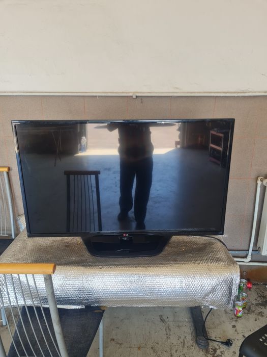 Vând televizor Lg led în stare buna de funcționare!