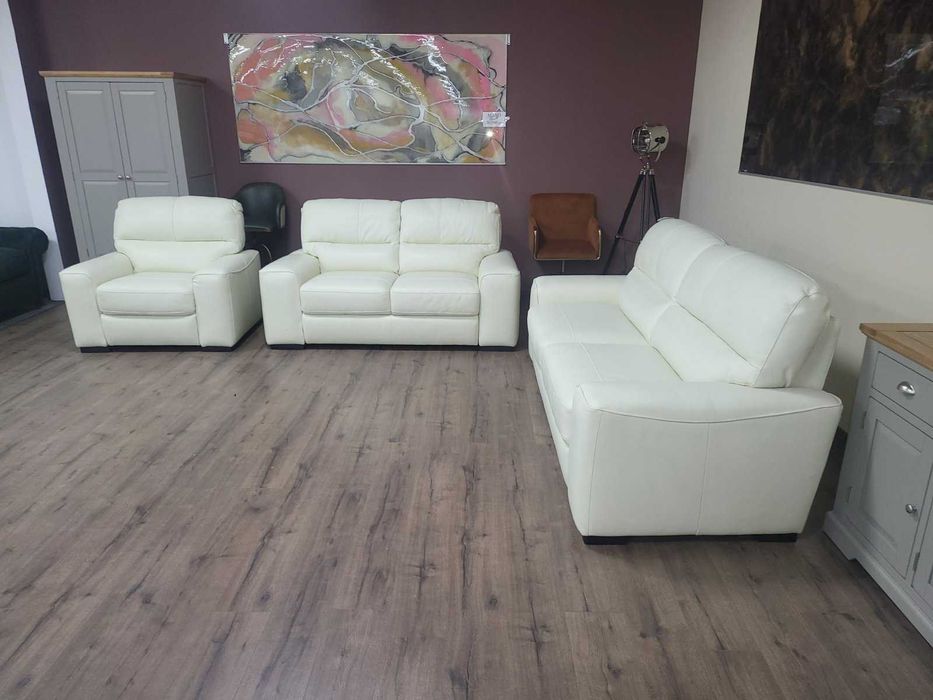 Светло кремав кожен комплект дивани тройка,двойка и фотьойл