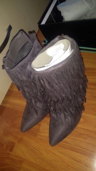 Ghete botine nou marime 36-37 cu franjuri