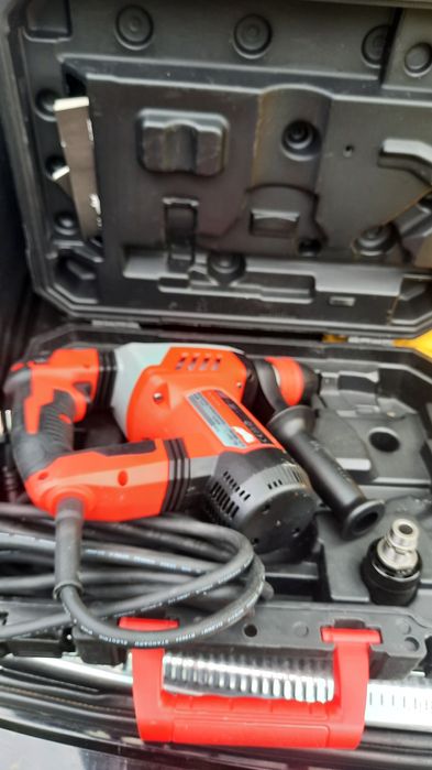 Vand ciocan rotopercutor 2000 ron