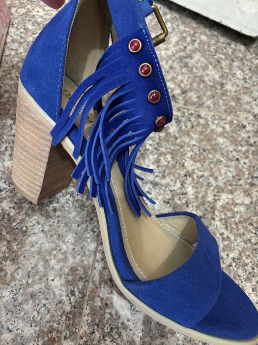 Сандали от естествен велур Ella Cruz