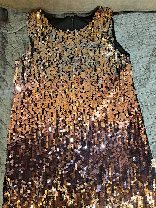 Продавам красива рокля за малка принцеса за 4-5 г.