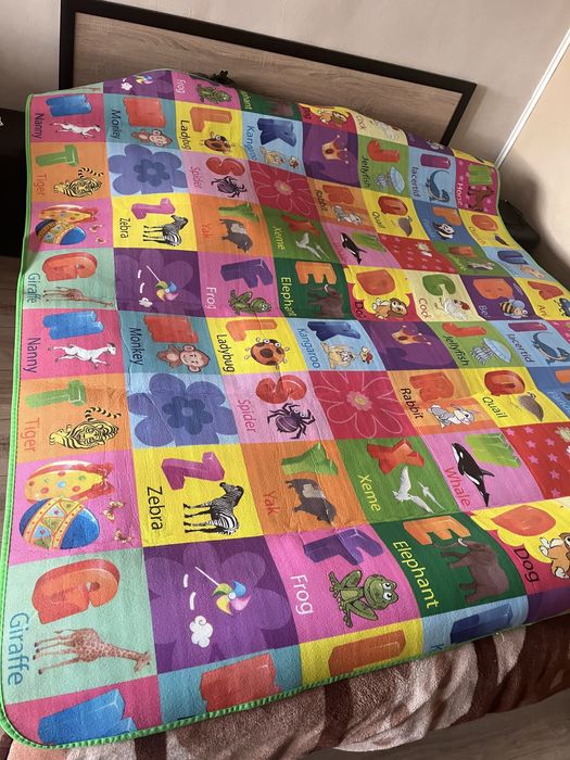 Двулицев килим за игра