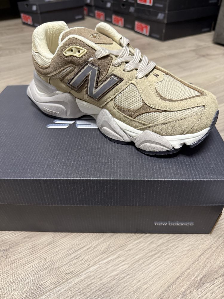 Adidasi New Balance 9060