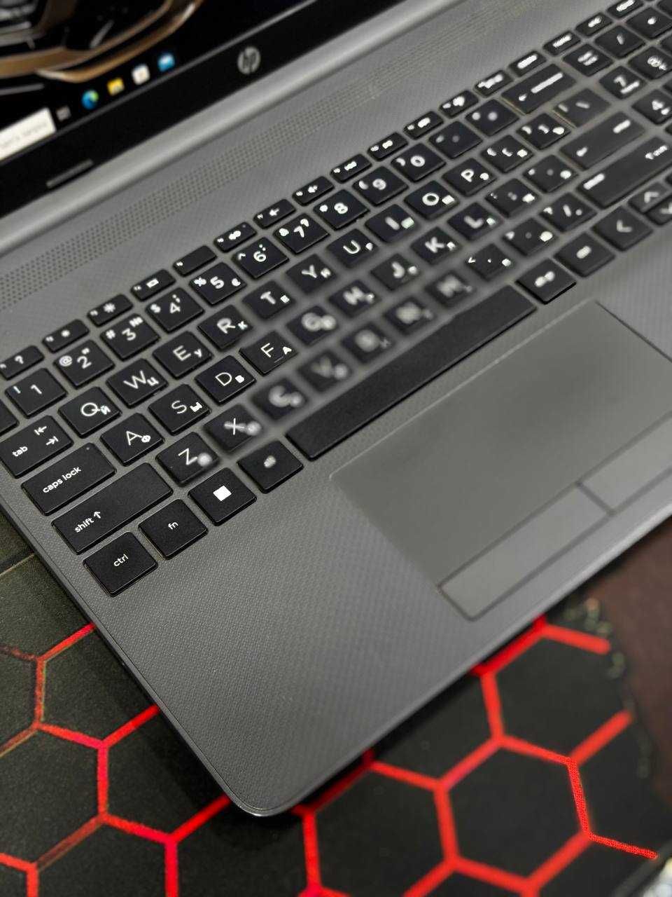 IPS ekran, Core i5 12-avlodga teng, 6 yadr 12 patokli HP Laptop 255 G8