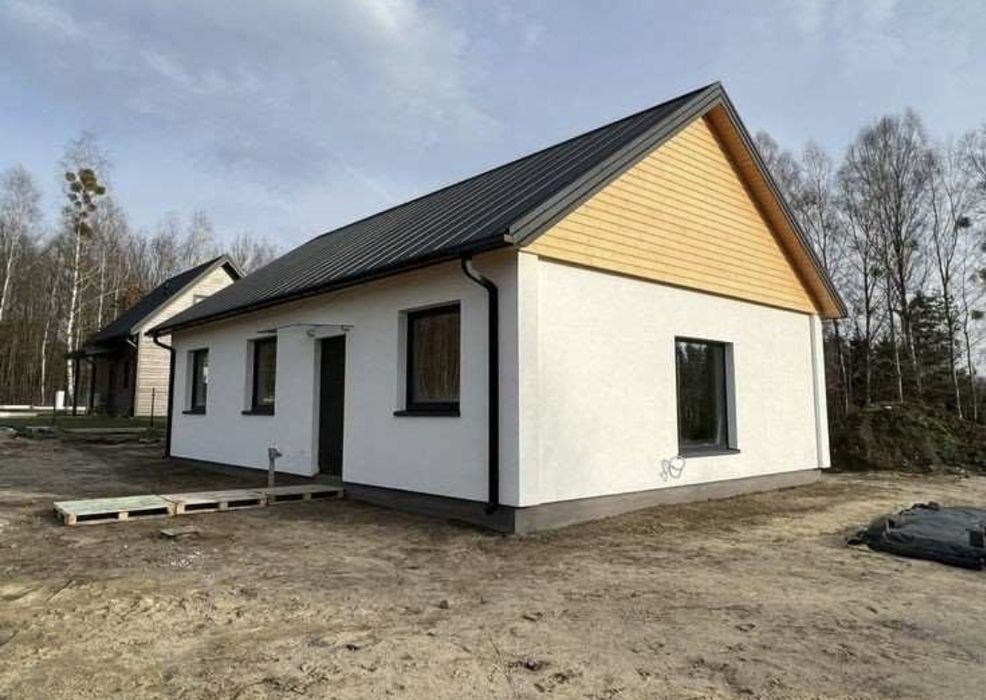 Vand casa pe structura metalica de locuit