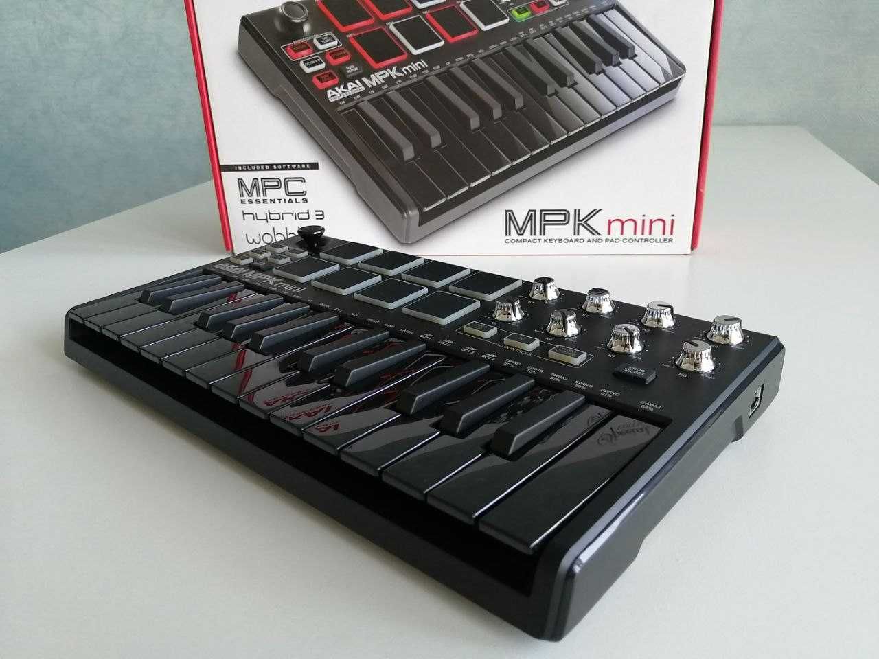 Midi клавиатура-контроллер Akai MPK MINI c 8 пэдами