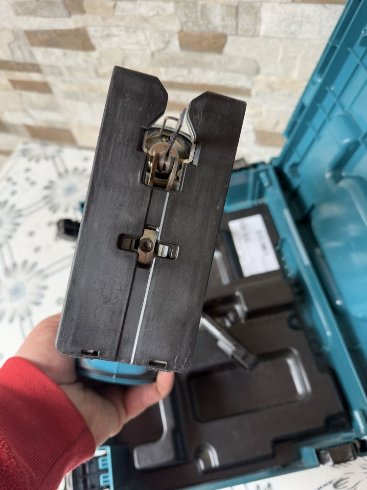 Акумулаторен прободен трион MAKITA DJV180