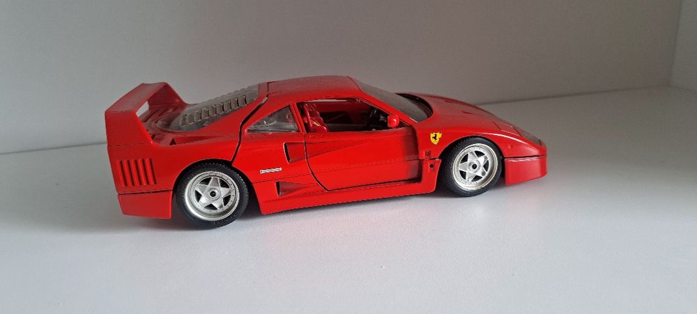 Machetă Ferrari F40 (1987) – Bburago, scara 1:18, Made in Italy