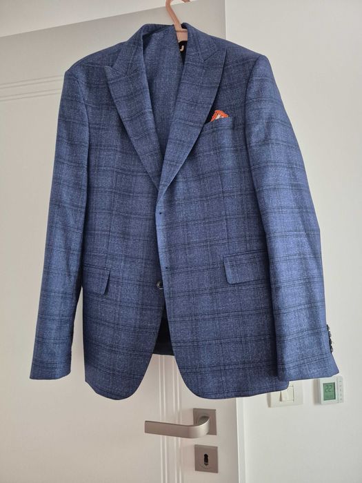 Vand rochii si costum barbati