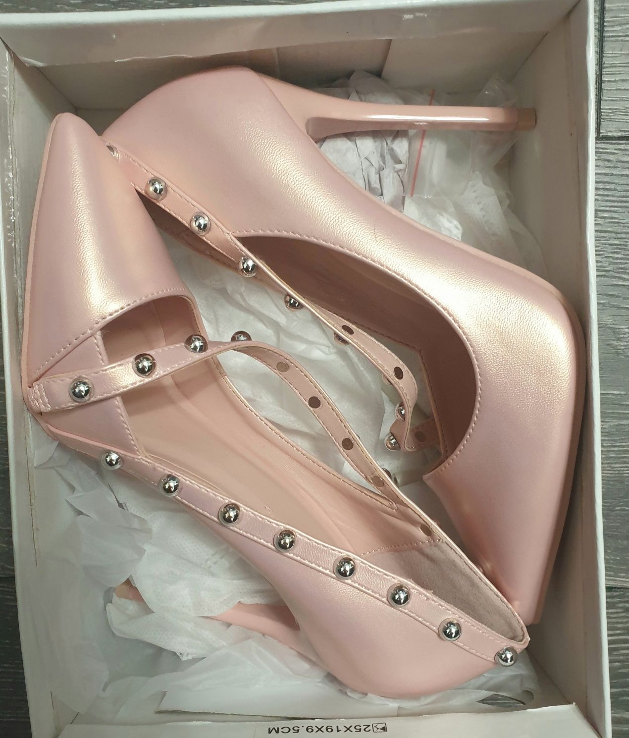 Pantofi cu toc roz