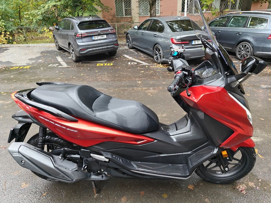 Honda Forza 350 • 2023 • 9841 km • Matte Carnelian Red • Garantie '26