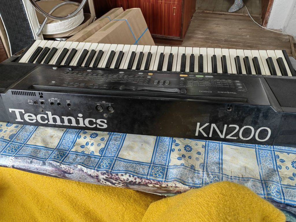Продавам синтезатор Technics