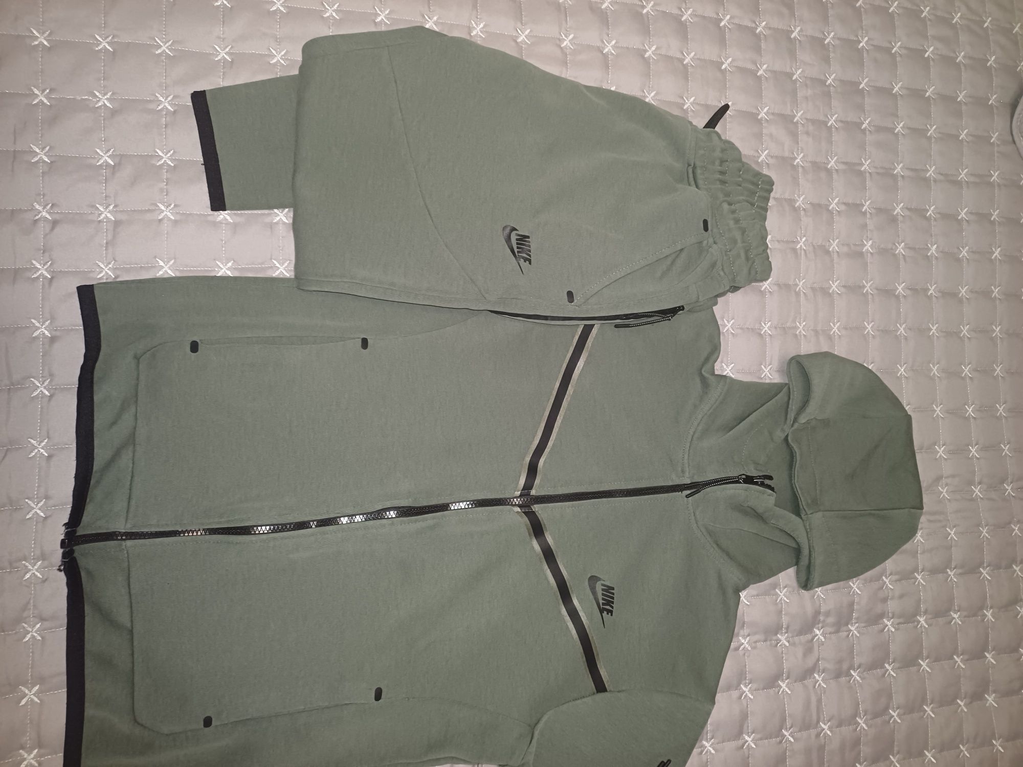 Nike Tech Fleece Olive Green