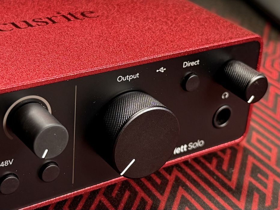 Focusrite Scarlett Solo 4th Gen USB аудио интерфейс + Saramonic C-XLR