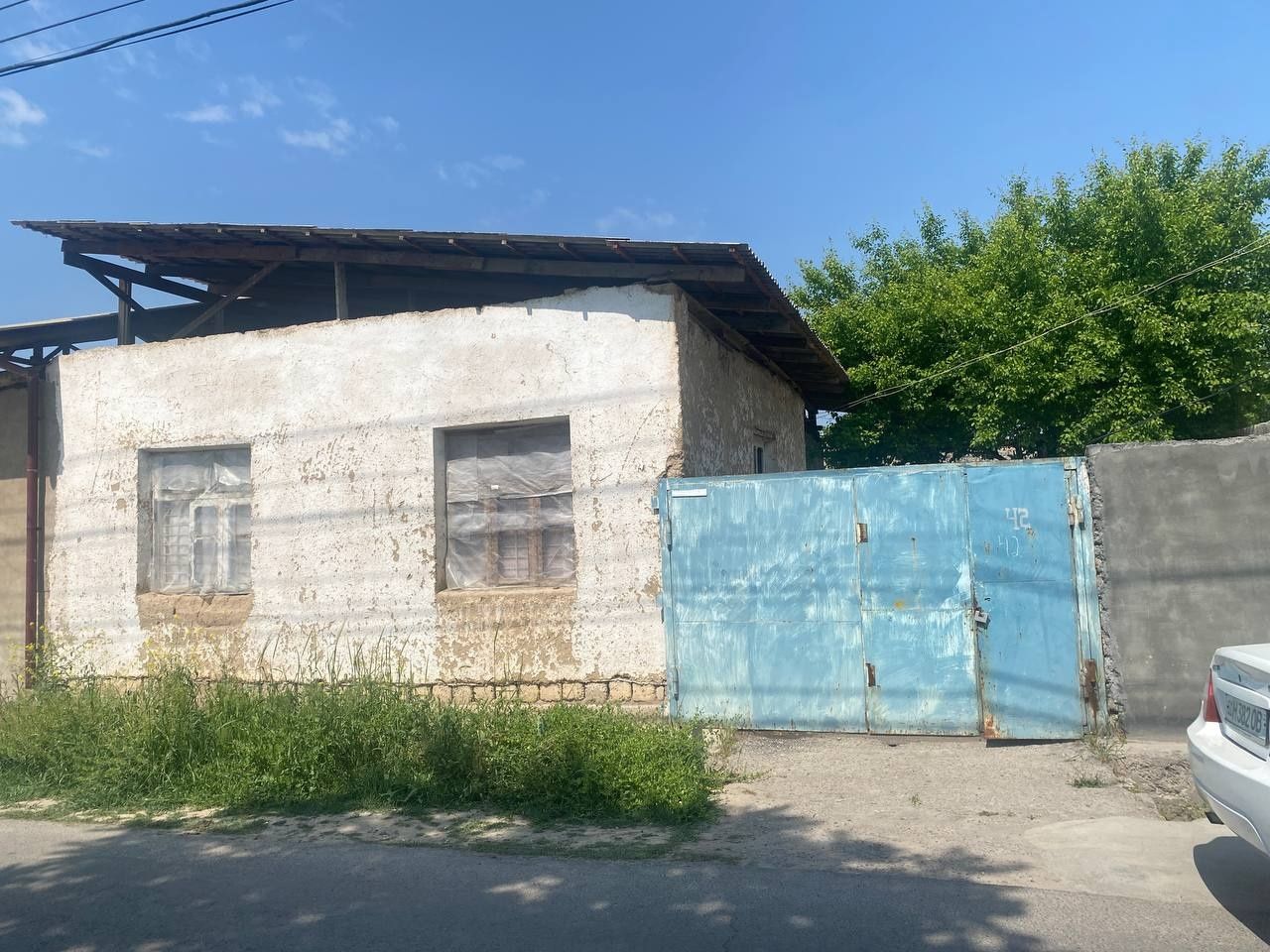 Uy sotiladi 2.6 sotix sergeli tuman qo'shqo'rgon mahalla