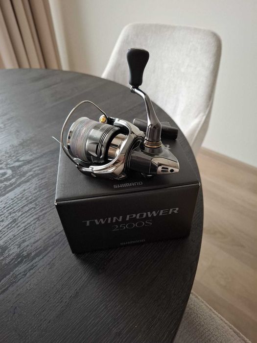 Mulineta Shimano Twin Power FE 2500 S in garantie !