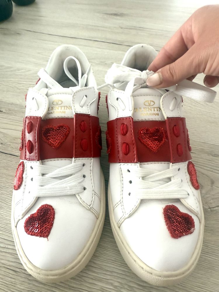 Кецове на сърца Valentino