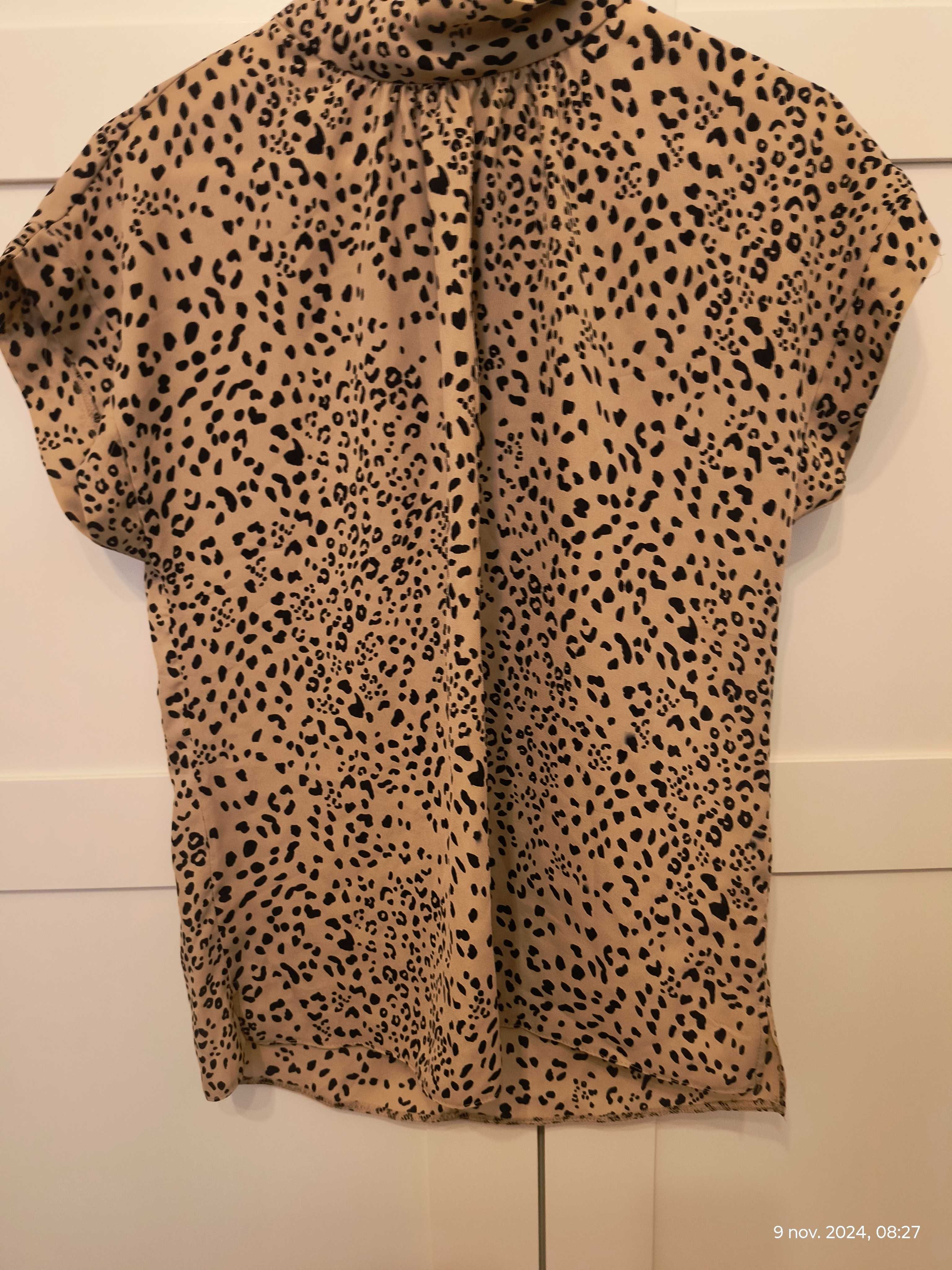 Bluza animal print cu funda la spate, noua, cu eticheta