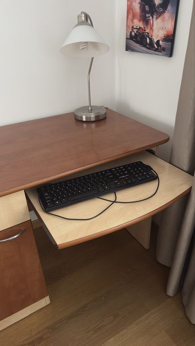 Birou pentru studiu sau lucru la computer