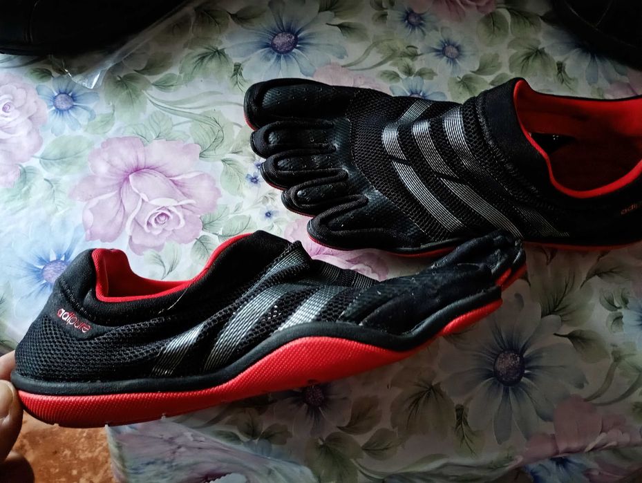 Adidas adipure маратонки с пръсти тип горила!