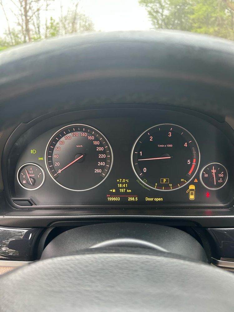 Продавам BMW 530D f11