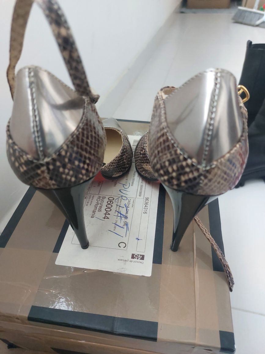 Pantofi eleganti stiletto piele naturala animal print. Pantofi de lac