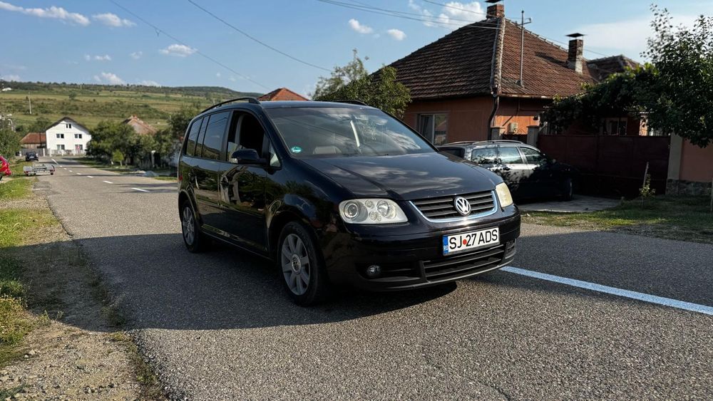 Vând touran 2.0 BKD
