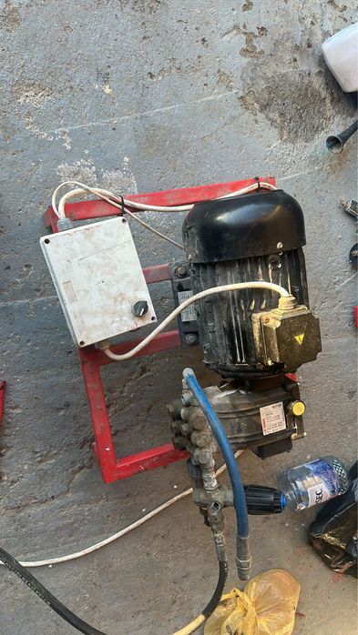Pompa apa spalatorie Auto