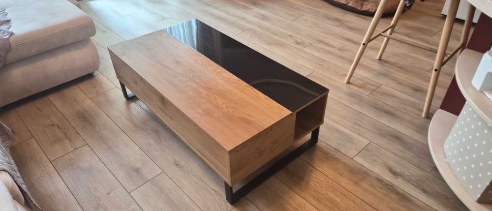 Холна маса с повдигащ механизъм