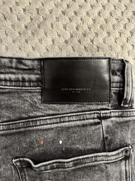Blugi negri Zara