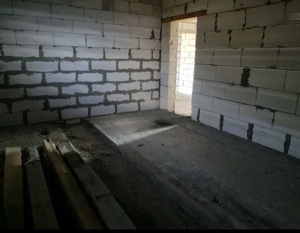 продается дом в черновой отделки район Заречный в нов мик Северный