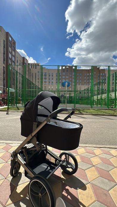 Продам детскую коляску 2 в 1
