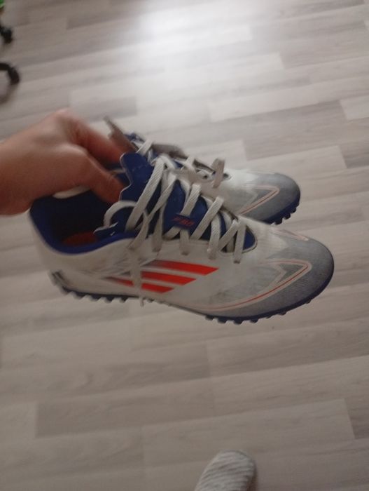 Adidași de fotbal copii